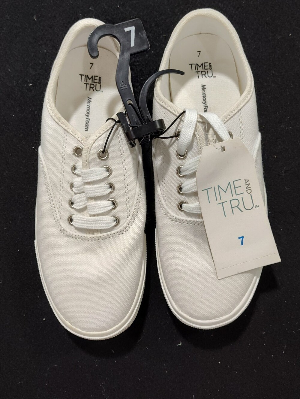 Time and Tru Memory Foam Women’s 7 White Canvas Lace-Up Low Top Sneakers, NWT